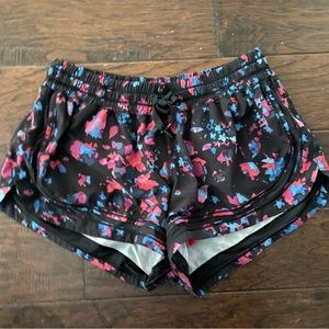 Lululemon Hotty Hot Shorts Size 10